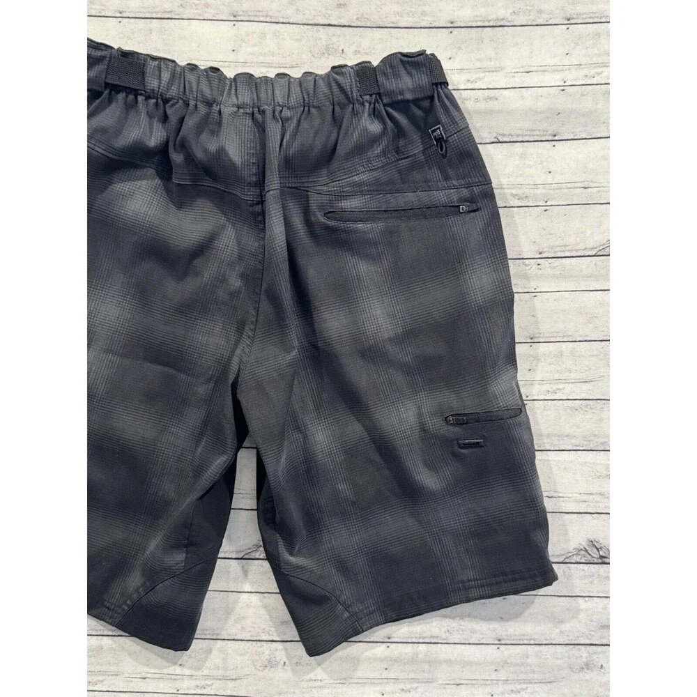 ZOIC Mens Belted Cycling Short Sz M Black Plaid Print Cargo Zip Pockets 10” Insm
